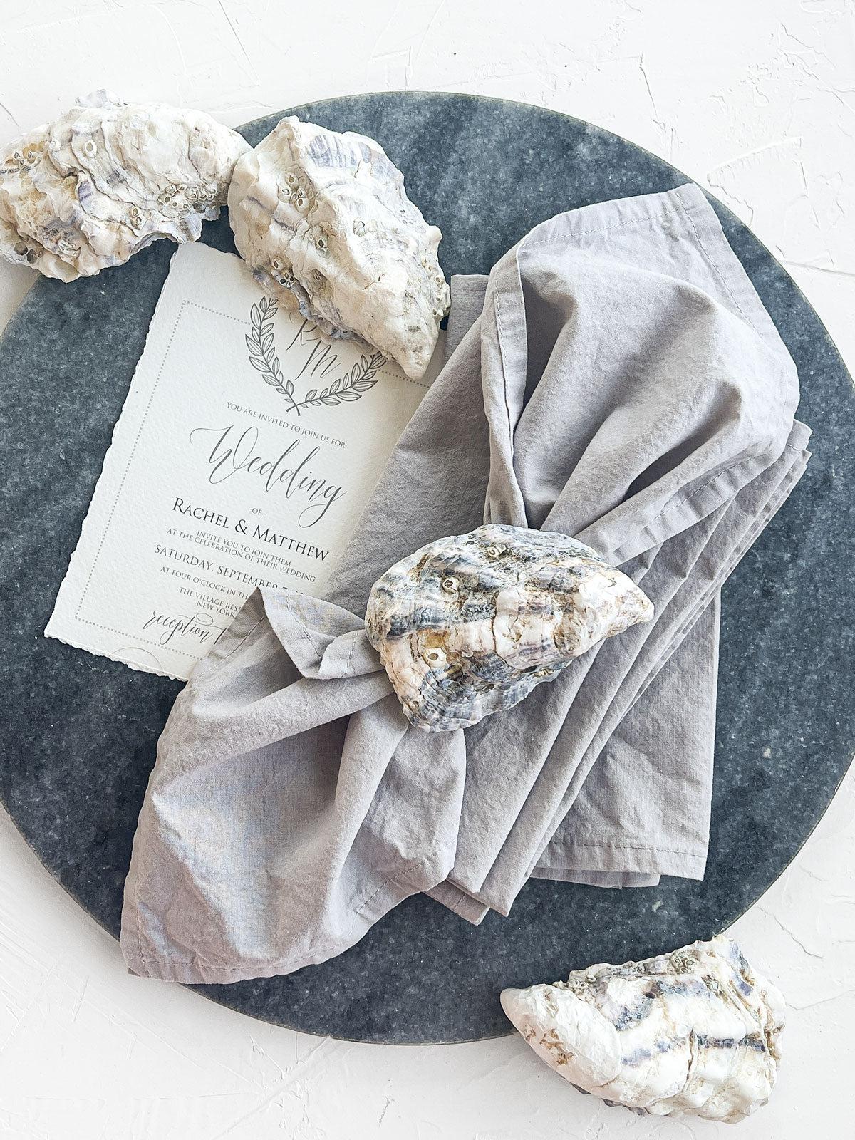 Light gray 16 inch dinner napkins bow